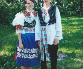 Ľudový kroj a ľudové zvyky v obci